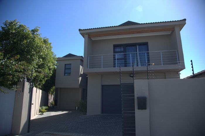 Property #2211322, House rental monthly in Parklands North