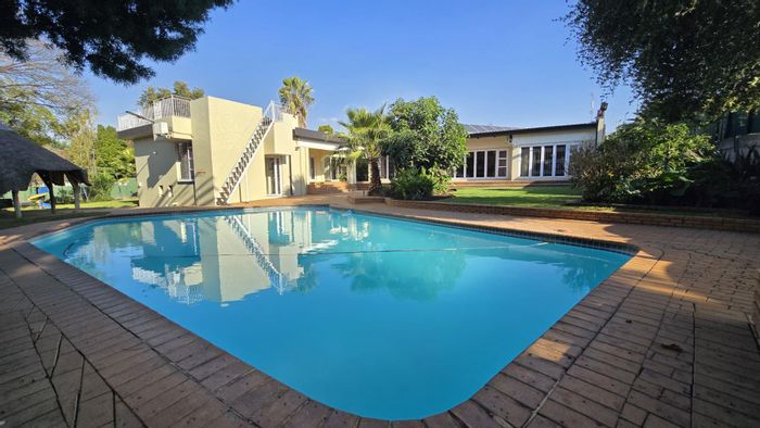 For Sale: Spacious 4-Bedroom House in Alberante with Solar Power and Tennis Court.
