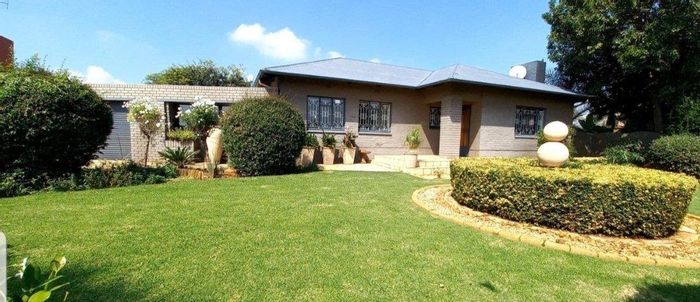 Property #2095503, House for sale in Carletonville Central