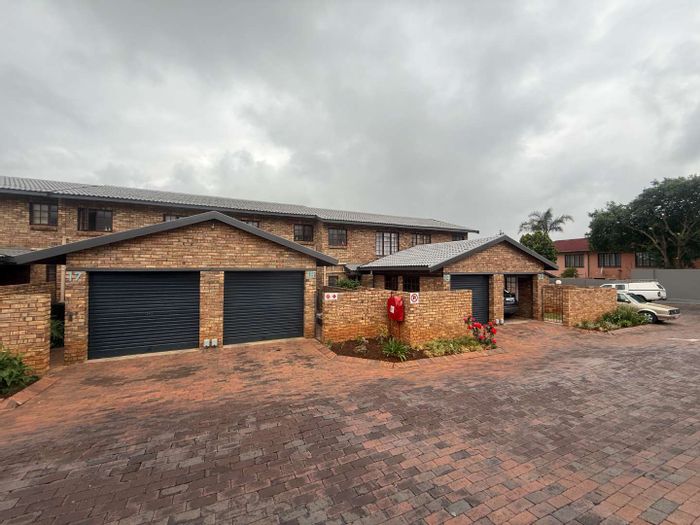 Property #2428948, Townhouse Rental Monthly in Weltevreden Park