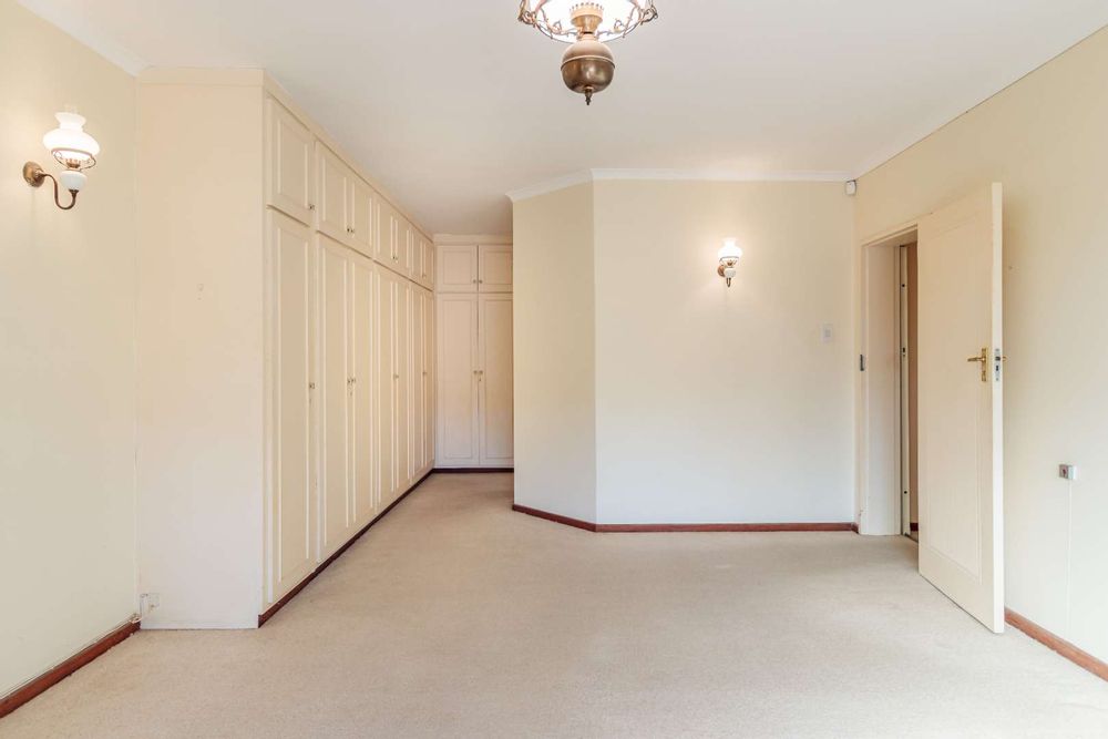 Master bedroom (second view)