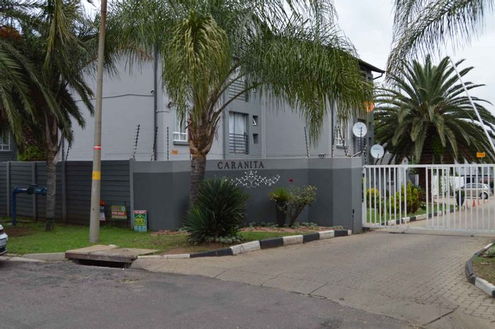 For Sale: 3-Bedroom Apartment in Verwoerdpark with Secure Parking and Open-Plan Living.
