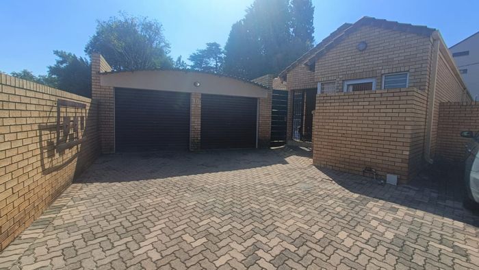 For Sale: House in Clubview with private entrance, spacious living, and outdoor oasis.
