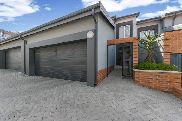 Edenburg Townhouse For Sale: 3 beds, 3.5 baths, garden, security, double garage.