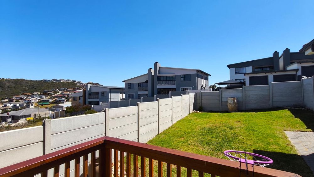 Neat garden, pet and child friendly