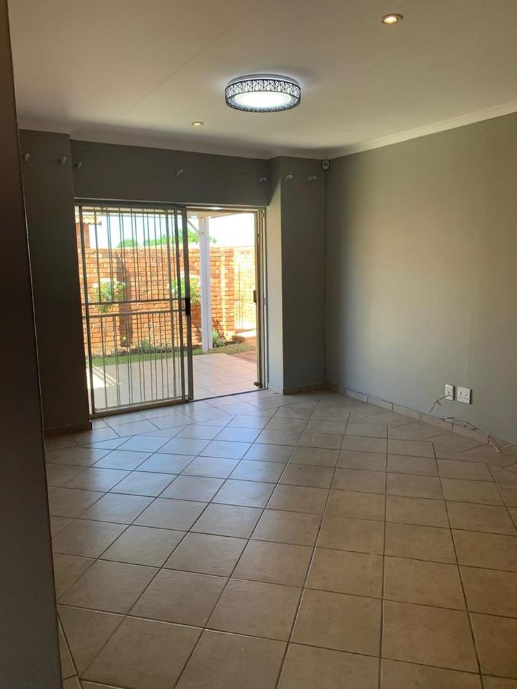 Lounge going out on patio