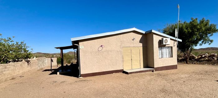 For Sale: House in Okahandja Central with 3 bedrooms, garage, and spacious erf.