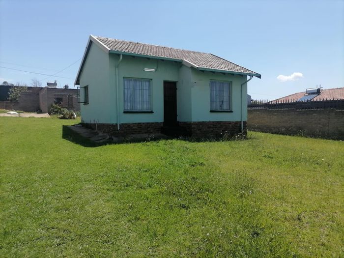 House for Sale in Lenasia South Ext 4: Two bedrooms, open-plan kitchen, close to amenities.