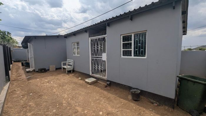 Property #2427640, House For Sale in Okuryangava