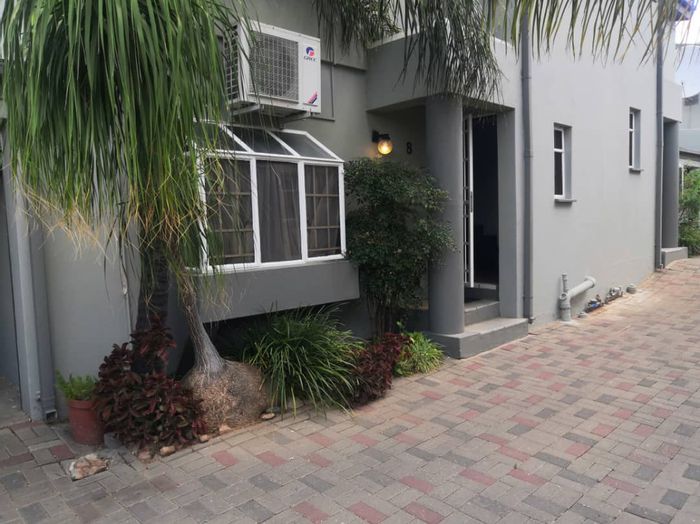 For Sale: Pioniers Park Townhouse with 3 bedrooms, garage, and entertainment area.