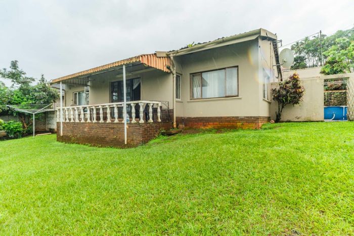 Mount Vernon House For Sale: 3 beds, 2 baths, large kitchen, private patio.