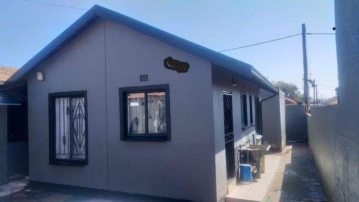 Property #2148781, House pending sale in Protea City