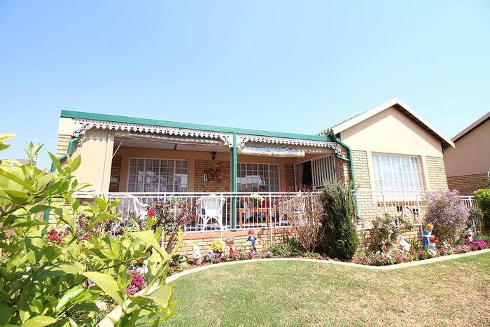 Property #2143831, Retirement Village for sale in Honeydew Manor