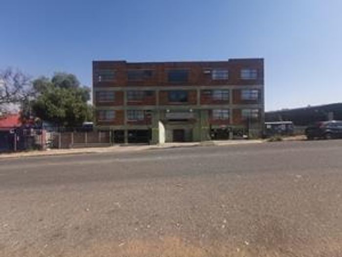 Townhouse For Sale in Alberton Central: 2 bedrooms, braai area, entertainment space.