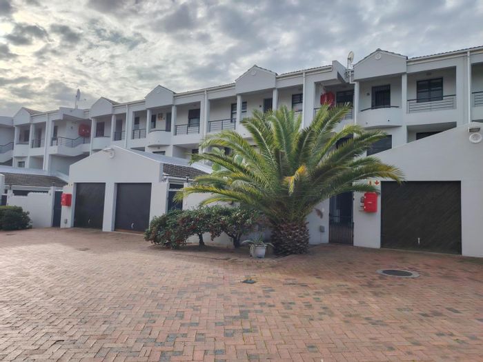 Edgemead Townhouse To Rent: Secure complex, garden, garage, near shopping and schools.