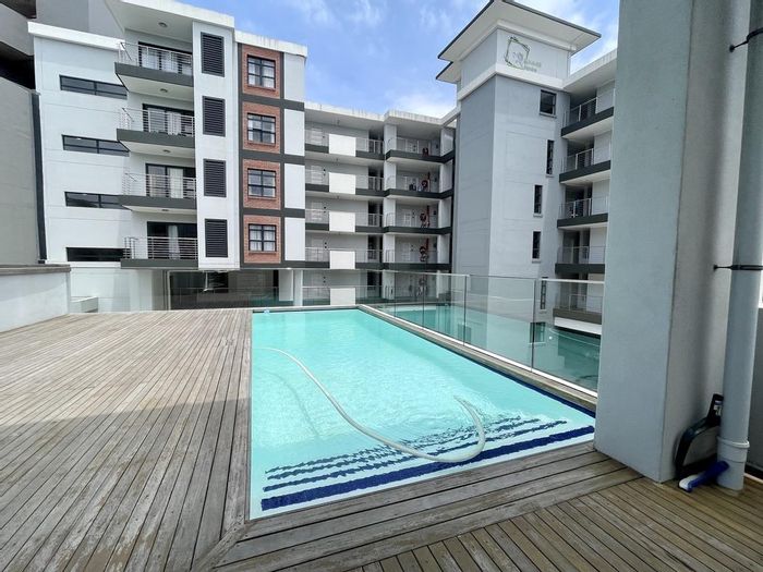 Umhlanga Ridge Apartment To Rent: 2-bed, pet-friendly, pool, gym, 24-hour security.