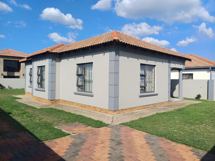 For Sale: House in Crystal Park with open-plan living, three bedrooms, and braai area.