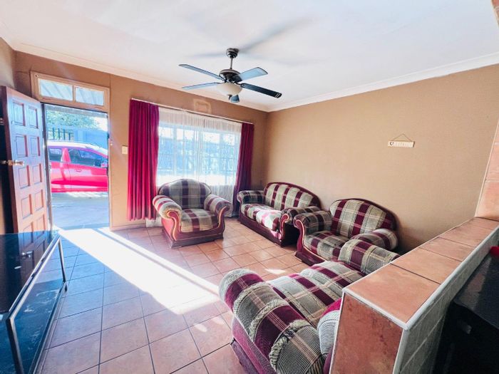 3-bedroom house in Elsburg with backyard, garage, and convenient access to amenities. For Sale.