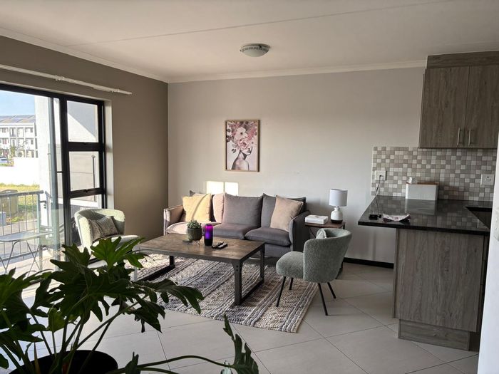 Buhrein Apartment To Rent: 2-bed, balcony with braai, near schools and shops.