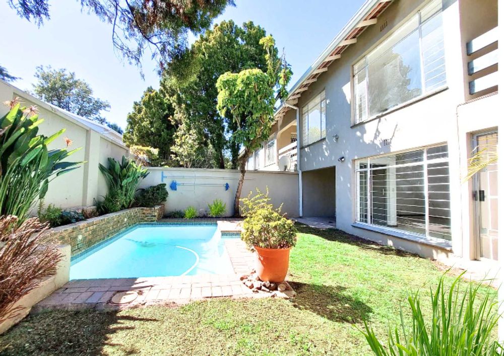 Garden & Pool