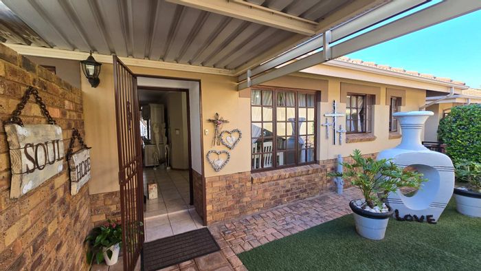 Retirement Village in Montana Tuine For Sale: 2 beds, garages, landscaped gardens.