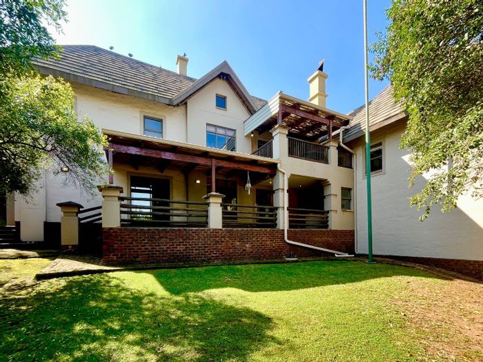 Cornwall Hill House For Sale: 4 Bedrooms, 3 Bathrooms, Outdoor Entertainment Area, 2 Garages.