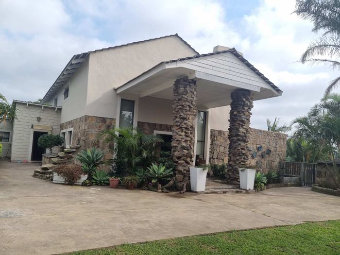 Gonubie Small Holding For Sale: Scenic Views, Pool, Flatlets, Near Mall