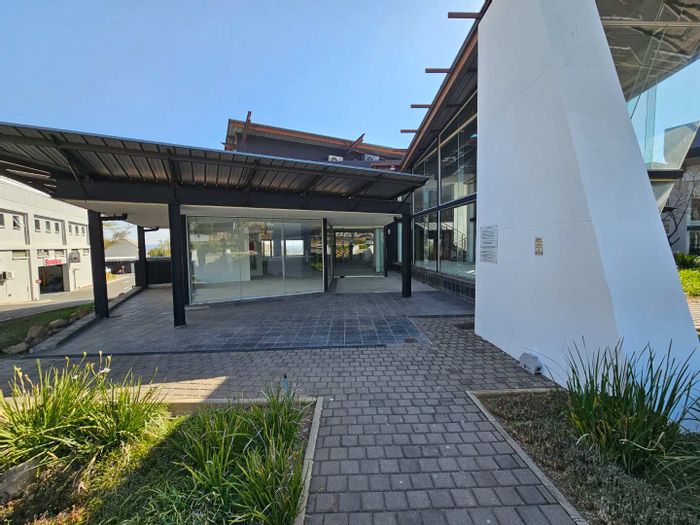 Bryanston Retail To Rent: Spacious showroom, private kitchen, shared bathrooms, parking available.