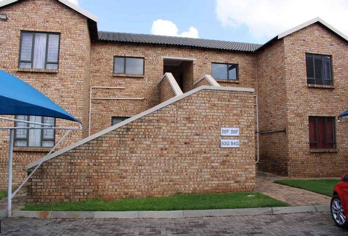 South Crest Townhouse For Sale: 2 Bedrooms, 24-hour security, open-plan living.