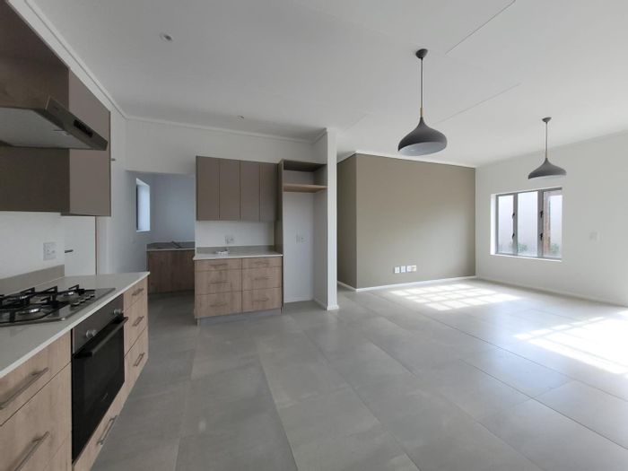 Mooikloof Country Estate House For Sale: 3 beds, double garage, energy-efficient amenities.