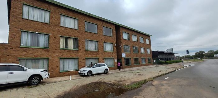 Spacious Boksburg South Apartment To Rent with pool, gym, and secure parking.