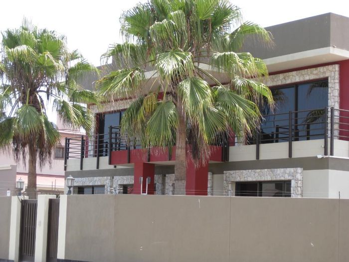 Ocean View Entertainer's Haven with En-Suites, BBQ, and Separate Flat - For Sale