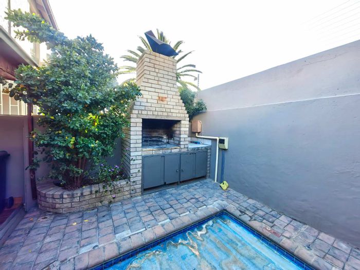 For Sale: 2-Bedroom Townhouse in Suiderhof with pool, garage, and pet-friendly.