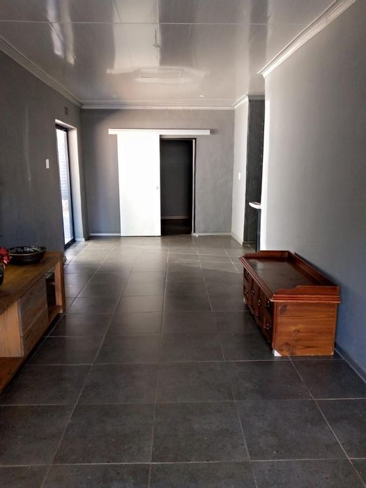 Property #2190001, Garden Cottage rental monthly in Mondeor