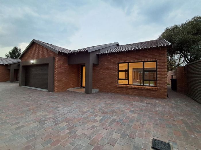 For Sale: Spacious 4-bed cluster in Brackenhurst with patio and double garage.