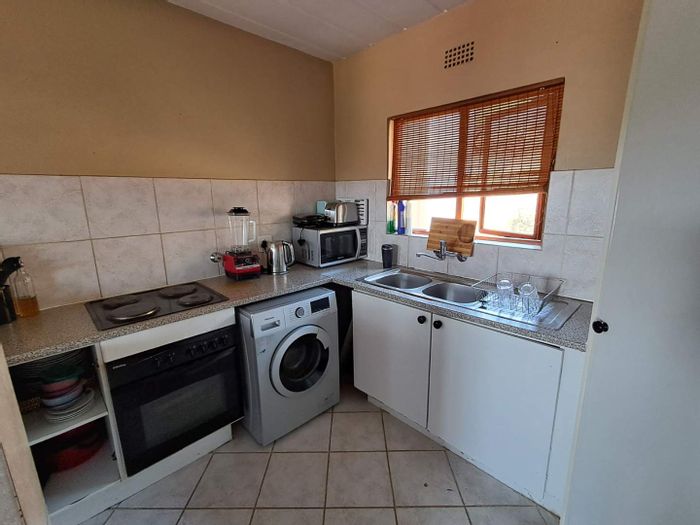 For Sale: 3-Bedroom Townhouse in Winchester Hills with pool access and security.