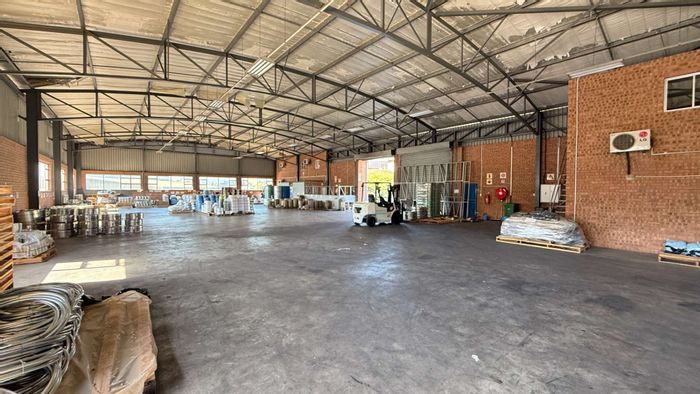 Industrial warehouse to rent in Westmead with multiple offices and loading facilities.