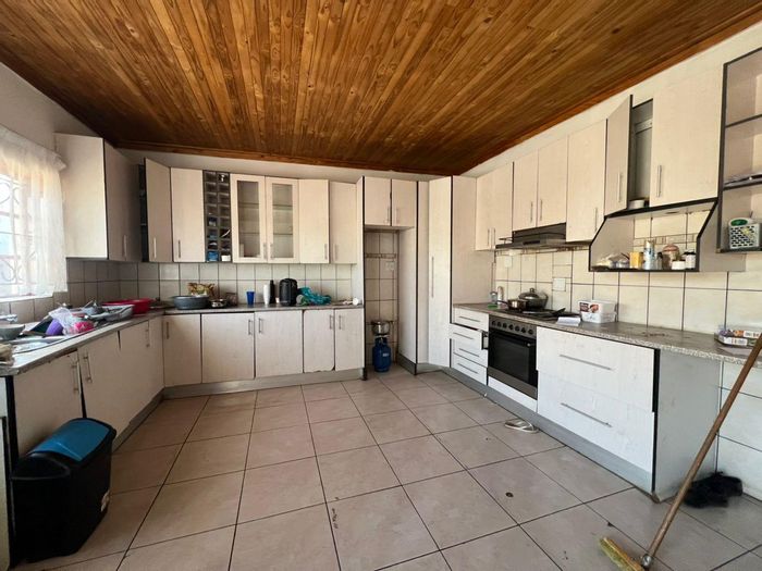 Property #2414229, House For Sale in Khomasdal