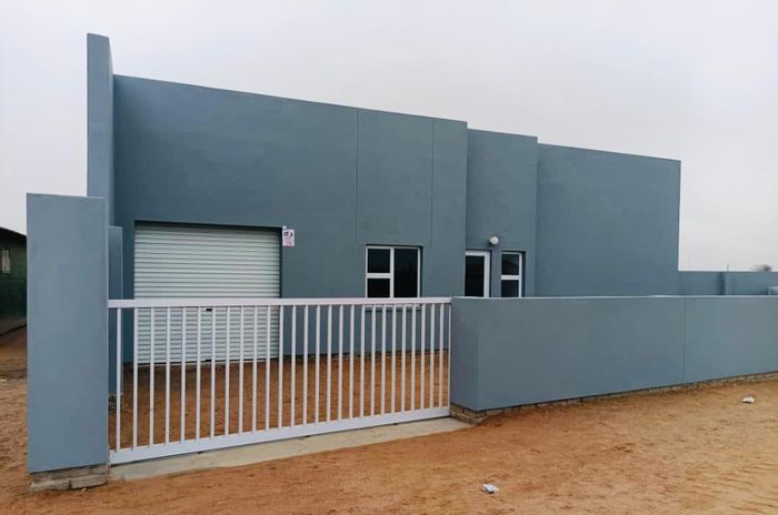 For Sale: House in Henties Bay Central, 2 beds, 2 baths, single garage.