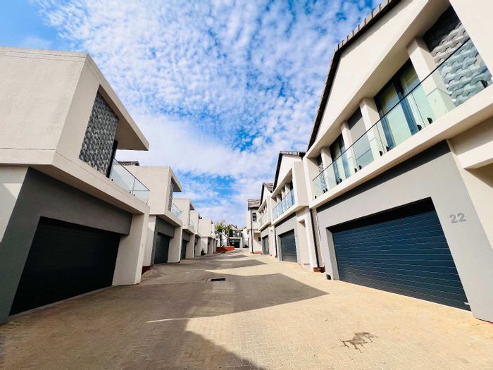 Bryanston East Cluster To Rent: Open-plan living, garden, office space, double garage.