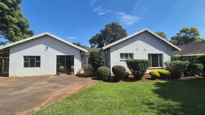 Howick Central House For Sale: 3 bedrooms, flat, patio, garden, parking.