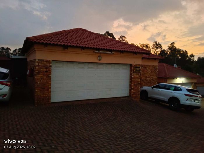 Elandshaven Townhouse To Rent: 3 beds, pool, double garage, study, spacious garden.