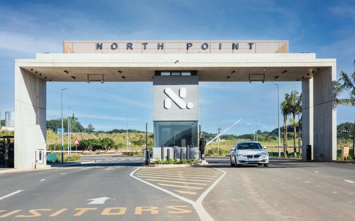 Prime Ballito Central Industrial Site: 58 platforms, 380,000m2. Security, visibility, convenience. Invest now!