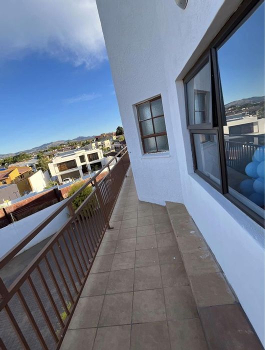 For Sale: House in Hochlandpark, 3 Bedrooms, Office, Double Garage, Panhandle Erf.