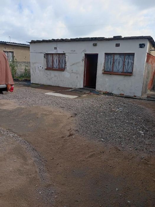 For Sale: House in Tembisa Central with 1 bedroom, garage, and investment potential.