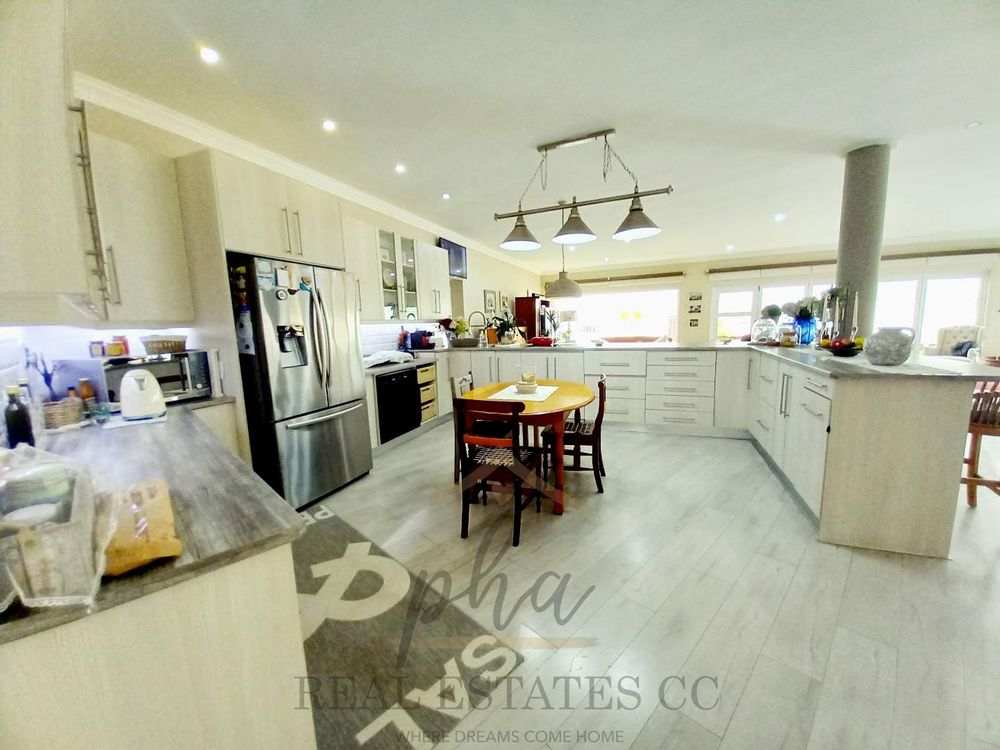 Kitchen with buildt in cupboards