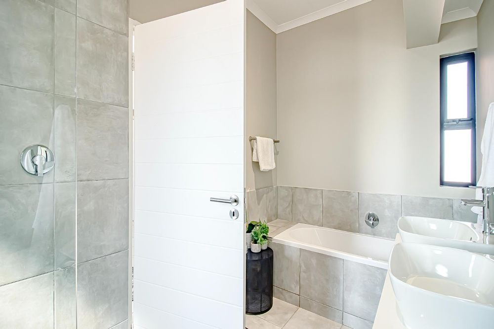 Main Bedroom bathroom