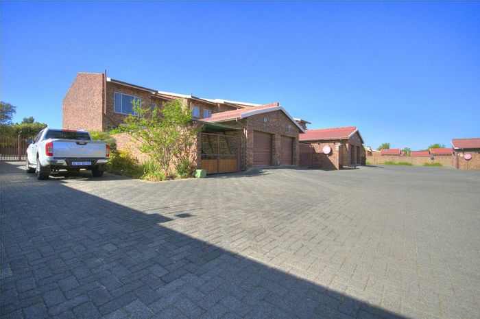 Property #2193883, Townhouse for sale in Brackenhurst