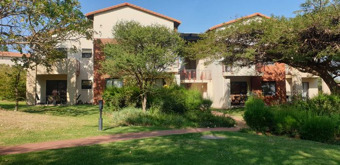 Apartment For Sale in Jackal Creek Golf Estate: Pool, Gym, Golf Course, School Nearby