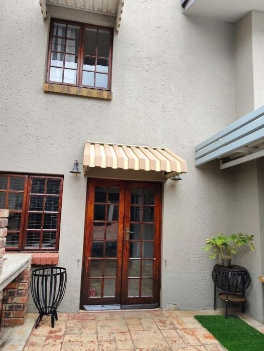 For Sale: Glen Marais Townhouse with 3 bedrooms, patio, double garage, and outdoor areas.